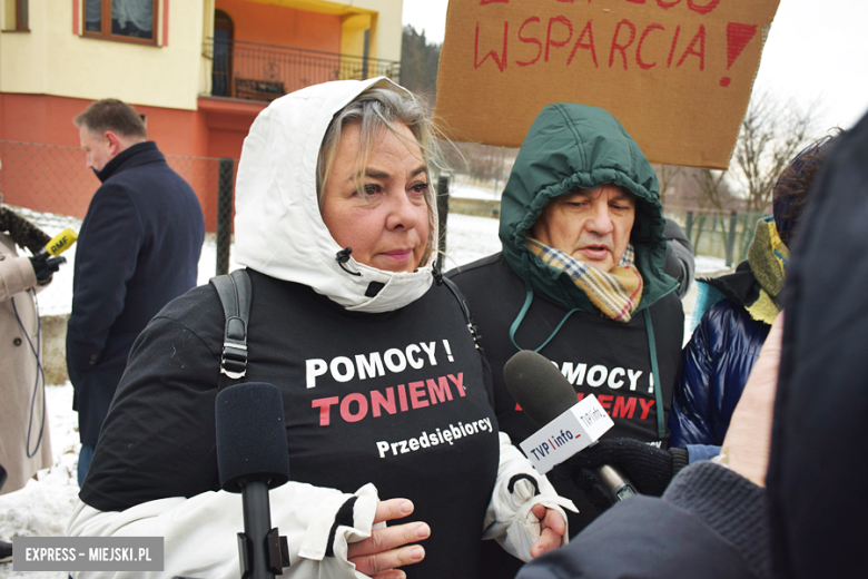 Konferencja ministra ds. odbudowy po powodzi Marcina Kierwińskiego w Bardzie