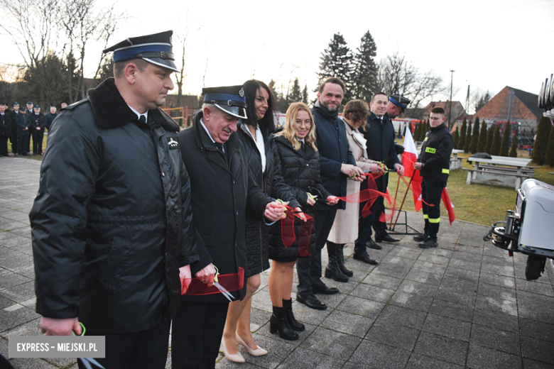 Oficjalne przekazanie nowego pojazdu ratowniczo-gaśniczego dla strażaków-ochotników z Przedborowej