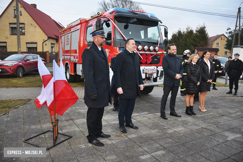 Oficjalne przekazanie nowego pojazdu ratowniczo-gaśniczego dla strażaków-ochotników z Przedborowej