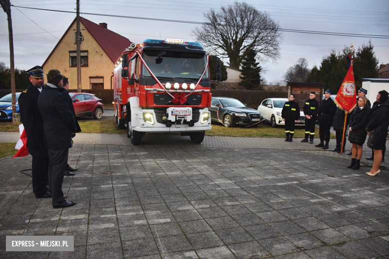 Oficjalne przekazanie nowego pojazdu ratowniczo-gaśniczego dla strażaków-ochotników z Przedborowej