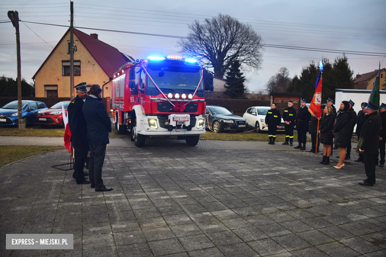 Oficjalne przekazanie nowego pojazdu ratowniczo-gaśniczego dla strażaków-ochotników z Przedborowej