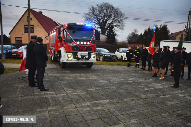 Oficjalne przekazanie nowego pojazdu ratowniczo-gaśniczego dla strażaków-ochotników z Przedborowej