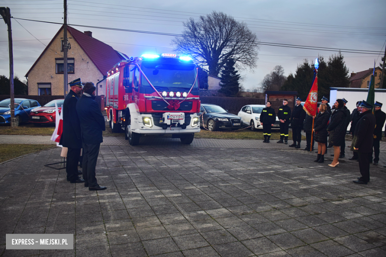 Oficjalne przekazanie nowego pojazdu ratowniczo-gaśniczego dla strażaków-ochotników z Przedborowej