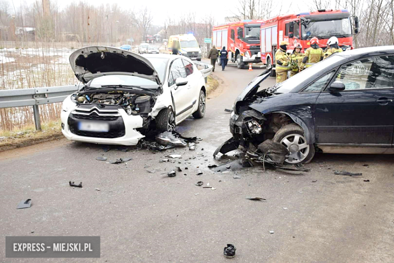 Zderzenie dwóch samochodów osobowych w Przyłęku 