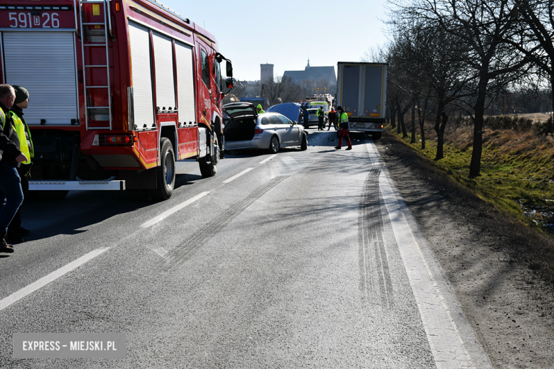 Zderzenie ciężarówki i dwóch osobówek na krajowej ósemce w Ząbkowicach Śląskich