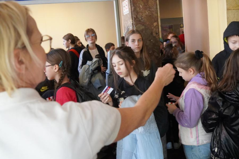 „Czas na bezpieczeństwo”. Warsztaty edukacyjne zorganizowane przez licealistki z Henrykowa