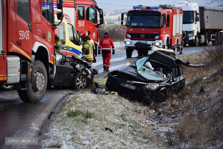 Tragiczny wypadek między Ząbkowicami a Ciepłowodami. Nie żyje młody mężczyzna