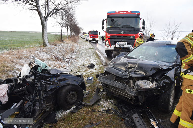 Tragiczny wypadek między Ząbkowicami a Ciepłowodami. Nie żyje młody mężczyzna