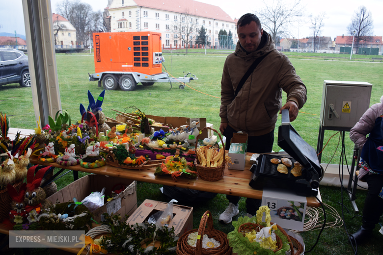 Żur burmistrza, występy dzieci i pokaz kulinarny. Jarmark wielkanocny w Kamieńcu Ząbkowickim [foto]