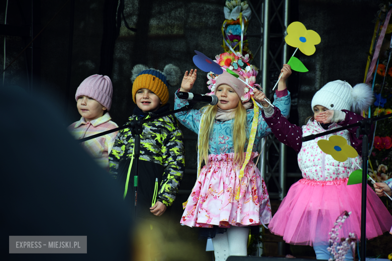 Żur burmistrza, występy dzieci i pokaz kulinarny. Jarmark wielkanocny w Kamieńcu Ząbkowickim [foto]