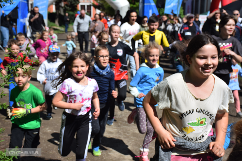 Biegowe emocje w Henrykowie – 14. Półmaraton Henrykowski i 10. Dycha Księgi Henrykowskiej [foto]