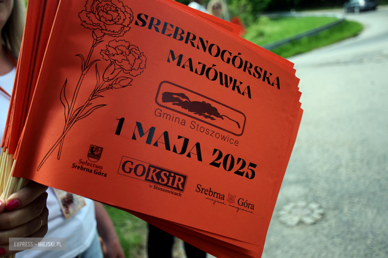 Towarzysze i towarzyszki na ulicach! Pierwszomajowy marsz otworzył Majówkę w Srebrnej Górze [foto]