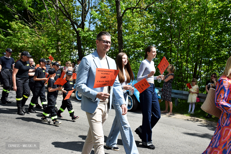 Towarzysze i towarzyszki na ulicach! Pierwszomajowy marsz otworzył Majówkę w Srebrnej Górze [foto]