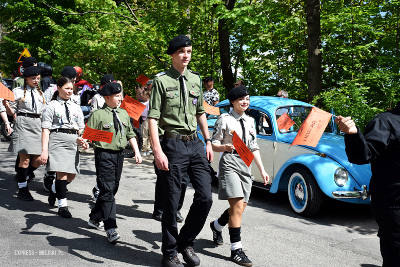 Towarzysze i towarzyszki na ulicach! Pierwszomajowy marsz otworzył Majówkę w Srebrnej Górze [foto]