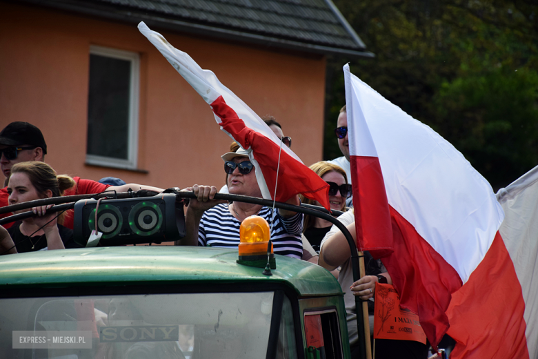 Towarzysze i towarzyszki na ulicach! Pierwszomajowy marsz otworzył Majówkę w Srebrnej Górze [foto]
