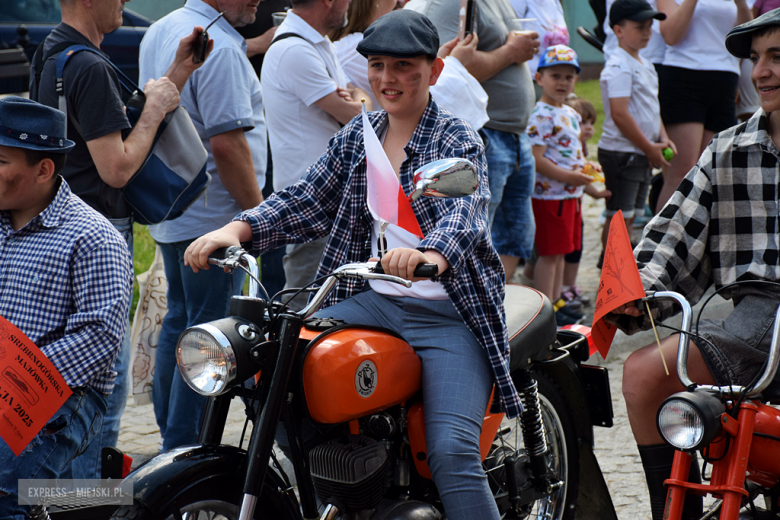 Towarzysze i towarzyszki na ulicach! Pierwszomajowy marsz otworzył Majówkę w Srebrnej Górze [foto]