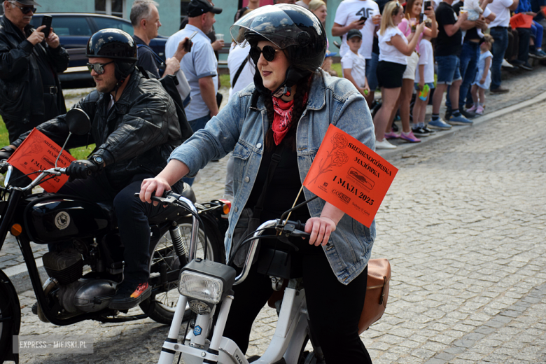 Towarzysze i towarzyszki na ulicach! Pierwszomajowy marsz otworzył Majówkę w Srebrnej Górze [foto]