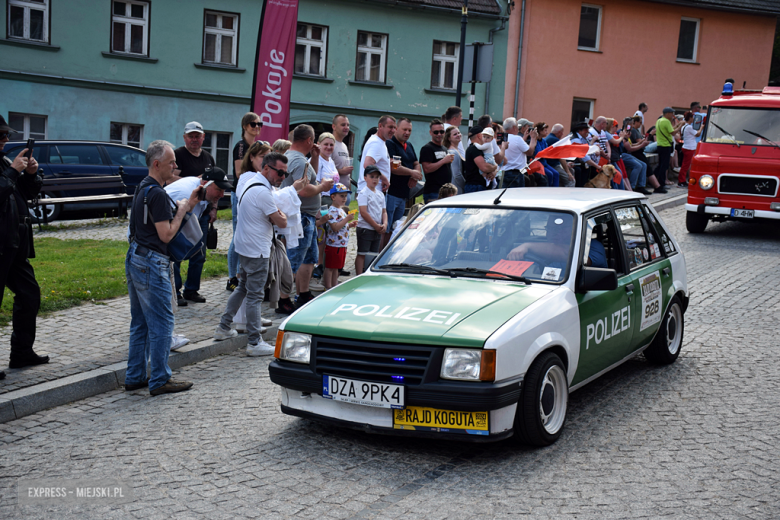 Towarzysze i towarzyszki na ulicach! Pierwszomajowy marsz otworzył Majówkę w Srebrnej Górze [foto]