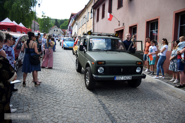 Towarzysze i towarzyszki na ulicach! Pierwszomajowy marsz otworzył Majówkę w Srebrnej Górze [foto]
