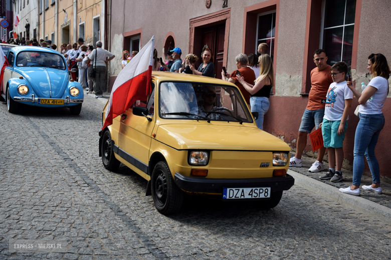 Towarzysze i towarzyszki na ulicach! Pierwszomajowy marsz otworzył Majówkę w Srebrnej Górze [foto]