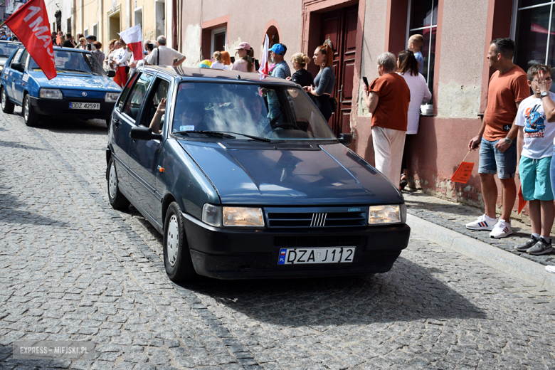Towarzysze i towarzyszki na ulicach! Pierwszomajowy marsz otworzył Majówkę w Srebrnej Górze [foto]