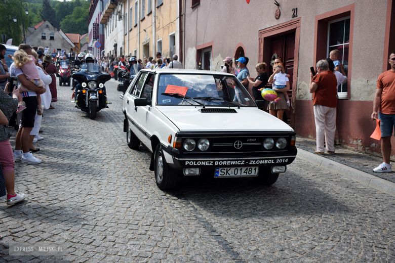 Towarzysze i towarzyszki na ulicach! Pierwszomajowy marsz otworzył Majówkę w Srebrnej Górze [foto]