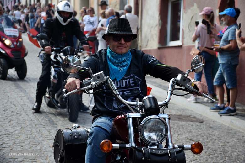 Towarzysze i towarzyszki na ulicach! Pierwszomajowy marsz otworzył Majówkę w Srebrnej Górze [foto]
