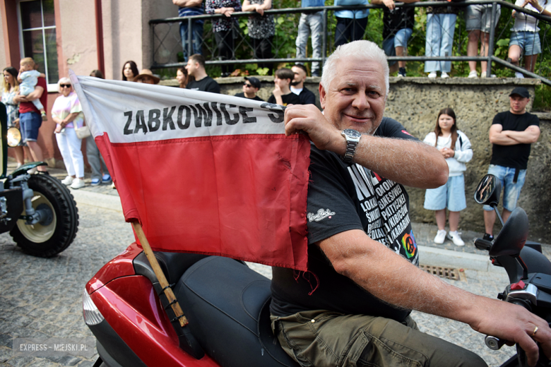 Towarzysze i towarzyszki na ulicach! Pierwszomajowy marsz otworzył Majówkę w Srebrnej Górze [foto]