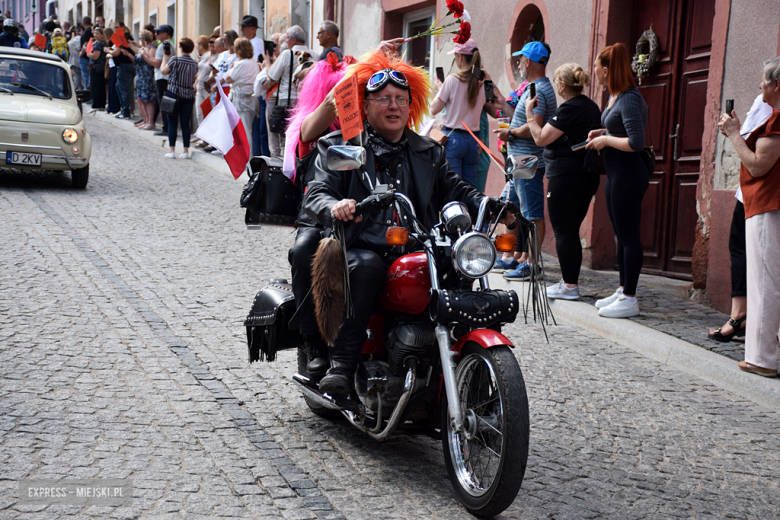 Towarzysze i towarzyszki na ulicach! Pierwszomajowy marsz otworzył Majówkę w Srebrnej Górze [foto]