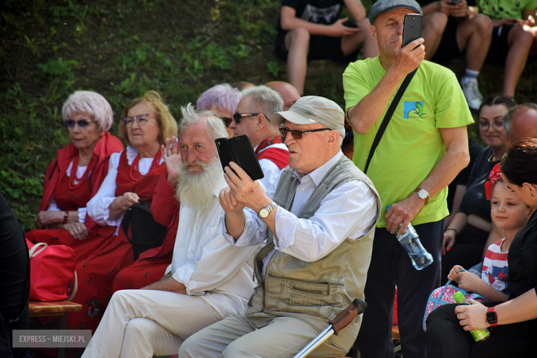 Towarzysze i towarzyszki na ulicach! Pierwszomajowy marsz otworzył Majówkę w Srebrnej Górze [foto]