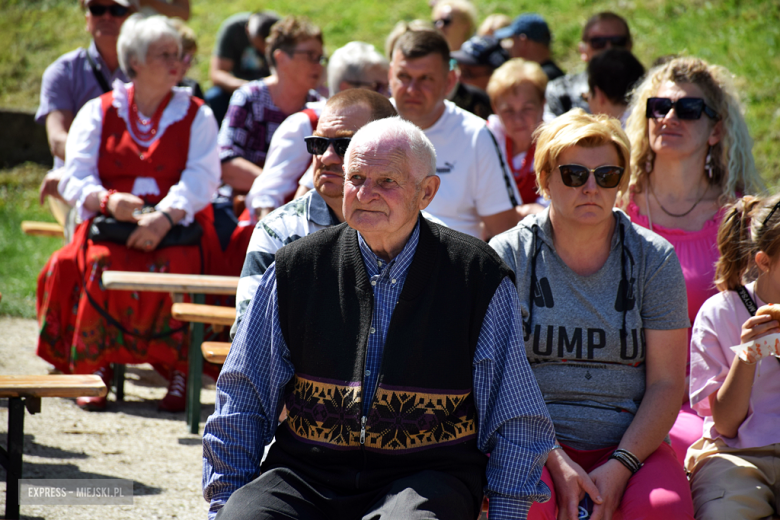 Towarzysze i towarzyszki na ulicach! Pierwszomajowy marsz otworzył Majówkę w Srebrnej Górze [foto]