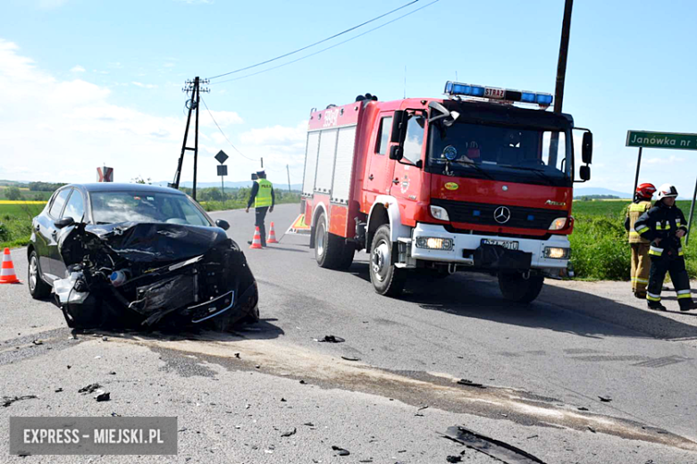 Zderzenie trzech samochodów osobowych między Ciepłowodami a Targowicą 