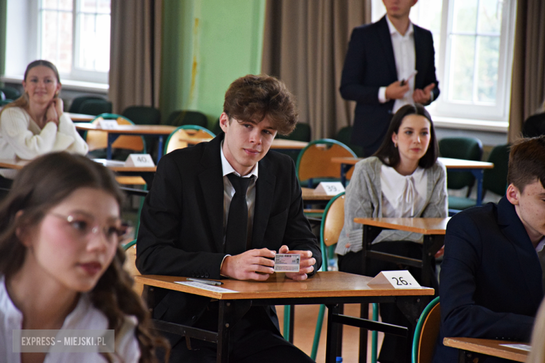Matura 2025 rozpoczęta! W ząbkowickim liceum do egzaminu przystąpiło ponad 100 uczniów
