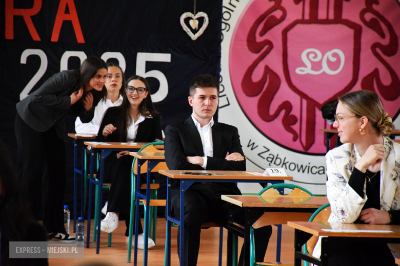 Matura 2025 rozpoczęta! W ząbkowickim liceum do egzaminu przystąpiło ponad 100 uczniów