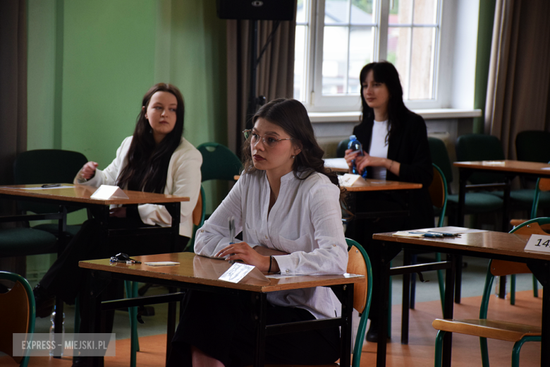 Matura 2025 rozpoczęta! W ząbkowickim liceum do egzaminu przystąpiło ponad 100 uczniów