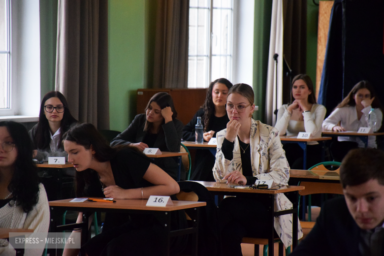 Matura 2025 rozpoczęta! W ząbkowickim liceum do egzaminu przystąpiło ponad 100 uczniów