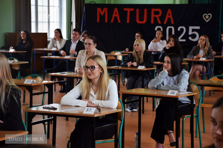 Matura 2025 rozpoczęta! W ząbkowickim liceum do egzaminu przystąpiło ponad 100 uczniów