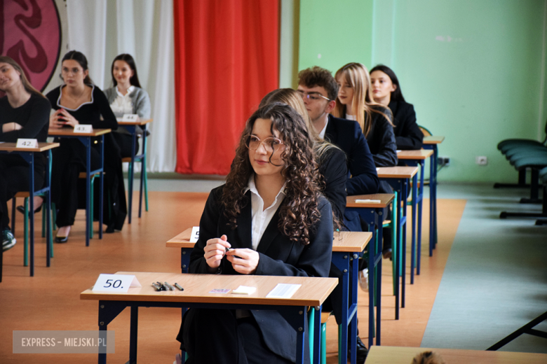 Matura 2025 rozpoczęta! W ząbkowickim liceum do egzaminu przystąpiło ponad 100 uczniów