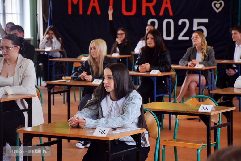 Matura 2025 rozpoczęta! W ząbkowickim liceum do egzaminu przystąpiło ponad 100 uczniów
