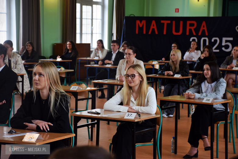 Matura 2025 rozpoczęta! W ząbkowickim liceum do egzaminu przystąpiło ponad 100 uczniów