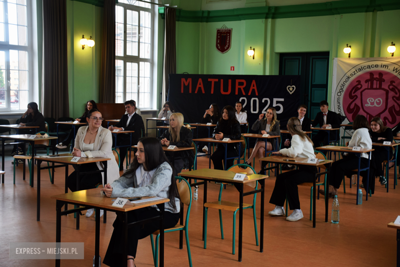Matura 2025 rozpoczęta! W ząbkowickim liceum do egzaminu przystąpiło ponad 100 uczniów
