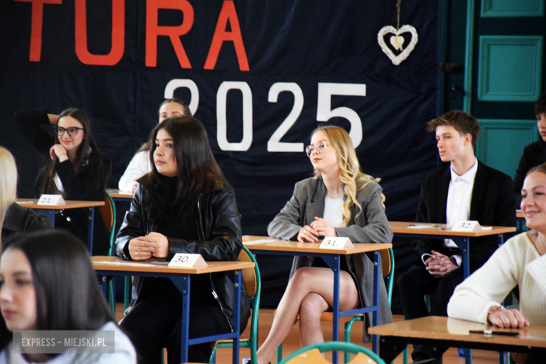 Matura 2025 rozpoczęta! W ząbkowickim liceum do egzaminu przystąpiło ponad 100 uczniów