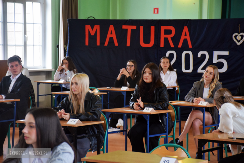 Matura 2025 rozpoczęta! W ząbkowickim liceum do egzaminu przystąpiło ponad 100 uczniów