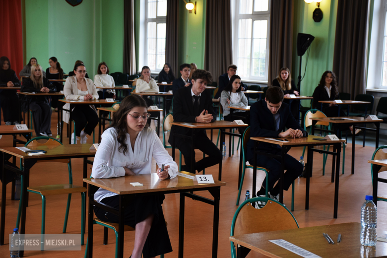 Matura 2025 rozpoczęta! W ząbkowickim liceum do egzaminu przystąpiło ponad 100 uczniów