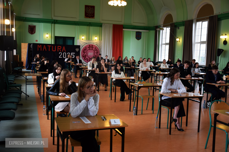 Matura 2025 rozpoczęta! W ząbkowickim liceum do egzaminu przystąpiło ponad 100 uczniów