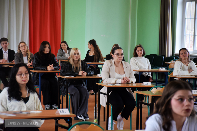 Matura 2025 rozpoczęta! W ząbkowickim liceum do egzaminu przystąpiło ponad 100 uczniów