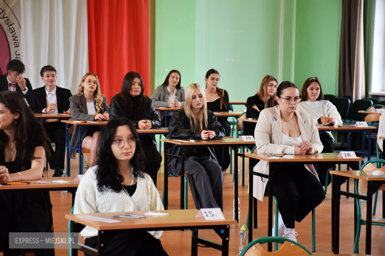 Matura 2025 rozpoczęta! W ząbkowickim liceum do egzaminu przystąpiło ponad 100 uczniów