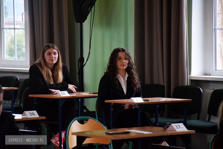 Matura 2025 rozpoczęta! W ząbkowickim liceum do egzaminu przystąpiło ponad 100 uczniów