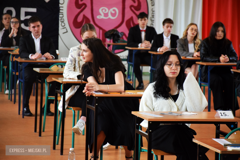 Matura 2025 rozpoczęta! W ząbkowickim liceum do egzaminu przystąpiło ponad 100 uczniów