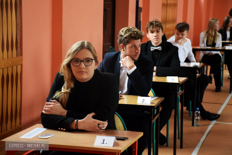 Matura 2025 rozpoczęta! W ząbkowickim liceum do egzaminu przystąpiło ponad 100 uczniów